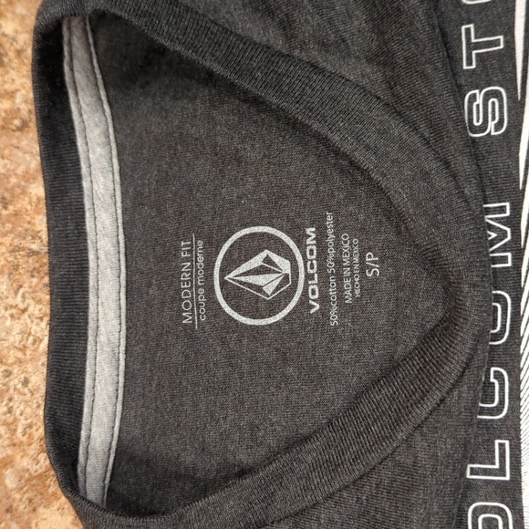 NWT S Volcom Tee - Picture 2 of 5